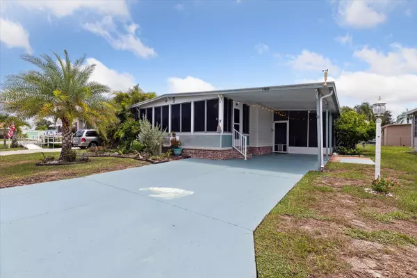 Barefoot Bay, FL 32976,1002 Ginger LN