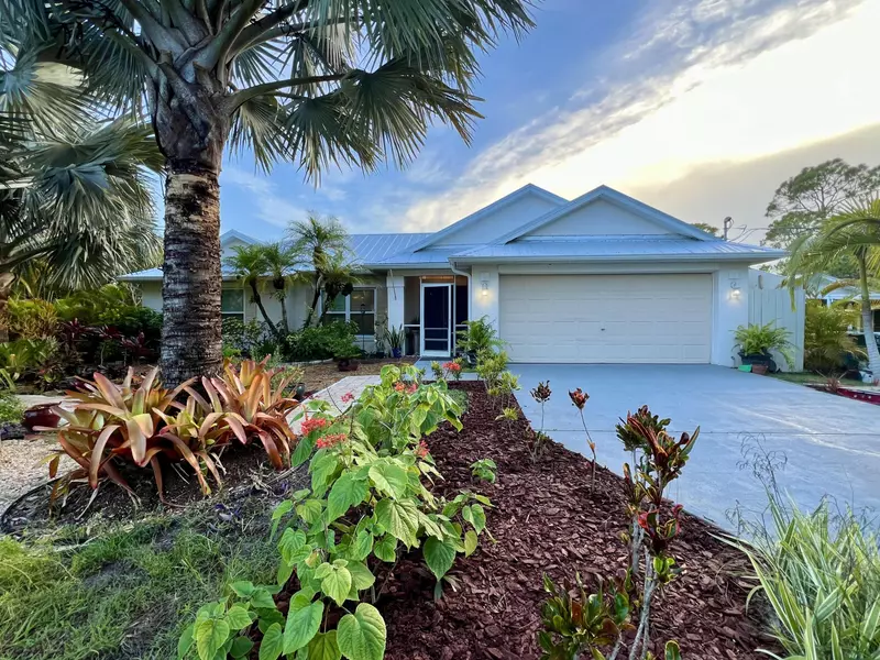 2075 Vally RD, Grant Valkaria, FL 32950