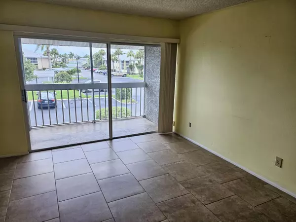 Palm Bay, FL 32905,933 Sonesta AVE NE #205