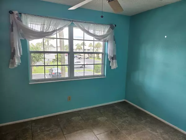 Palm Bay, FL 32905,933 Sonesta AVE NE #205