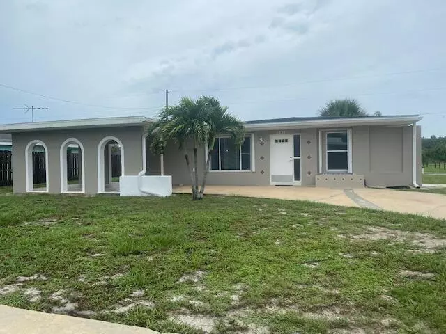 931 Darwin LN NE, Palm Bay, FL 32905