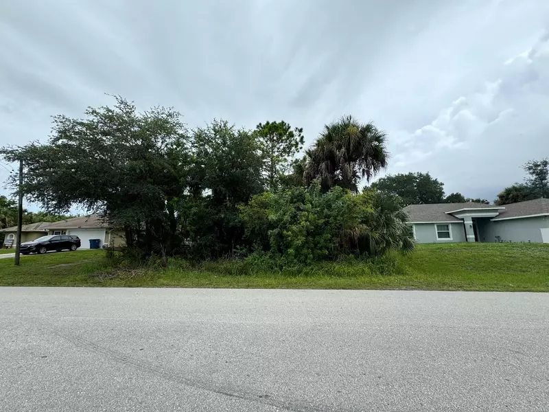 561 Garbelmann ST SW, Palm Bay, FL 32908