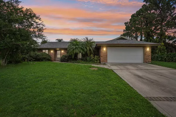 913 Ripley TER NE, Palm Bay, FL 32907