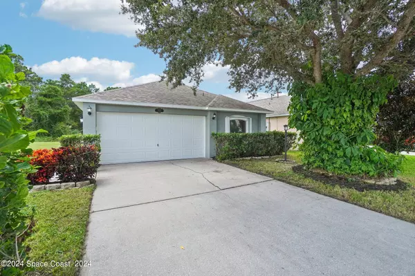 2233 Redwood CIR, Palm Bay, FL 32905