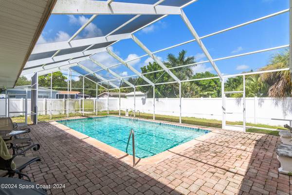 435 Deb LN, Merritt Island, FL 32952