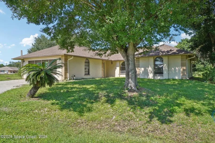 152 Donna RD NE, Palm Bay, FL 32907