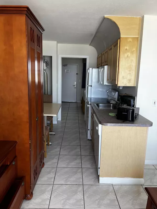 Daytona Beach, FL 32118,701 S Atlantic #307