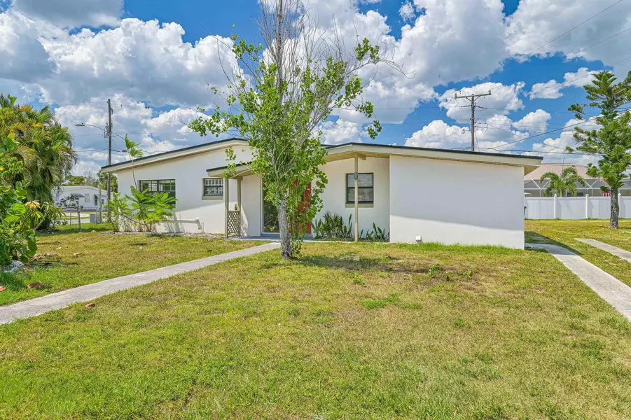2546 Ambrose LN, Port Charlotte, FL 33952