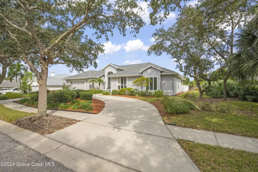 562 Sanderling DR, Indialantic, FL 32903