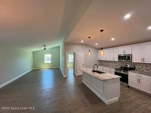 Barefoot Bay, FL 32976,859 Laurel CIR