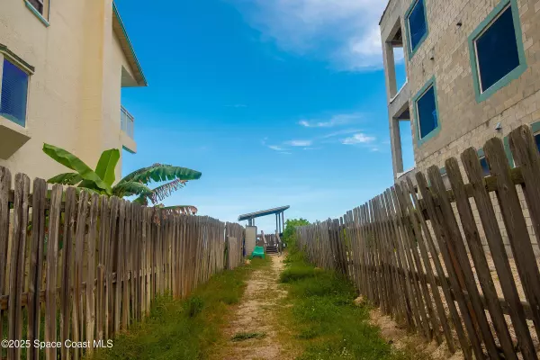 Melbourne Beach, FL 32951,185 Richards RD