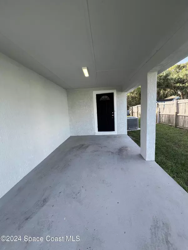 Vero Beach, FL 32967,3051 44th LN