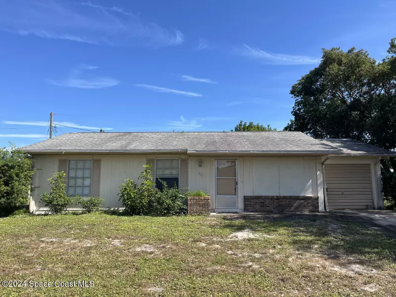 827 Hampton DR NE, Palm Bay, FL 32905