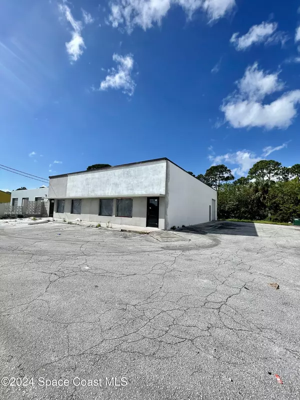 3558 S Hopkins AVE, Titusville, FL 32780