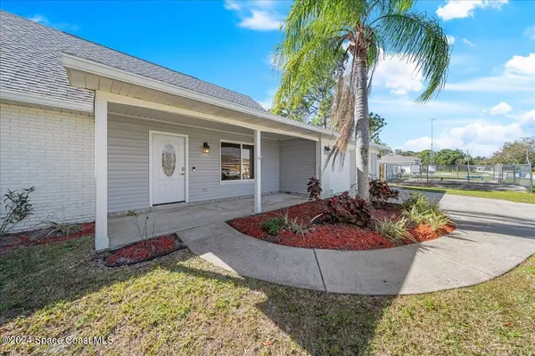 1074 Castile RD SE, Palm Bay, FL 32909