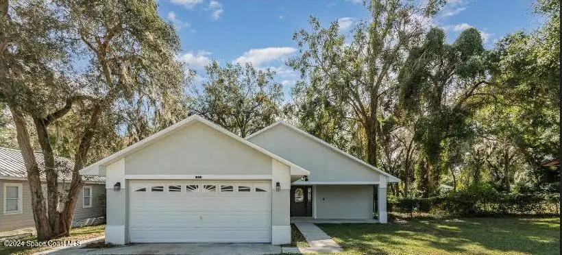 301a E Fountain ST, Lady Lake, FL 32159