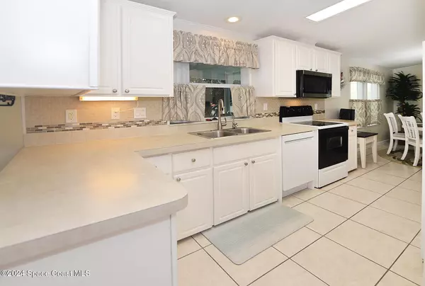 Barefoot Bay, FL 32976,629 Amber Jack CT