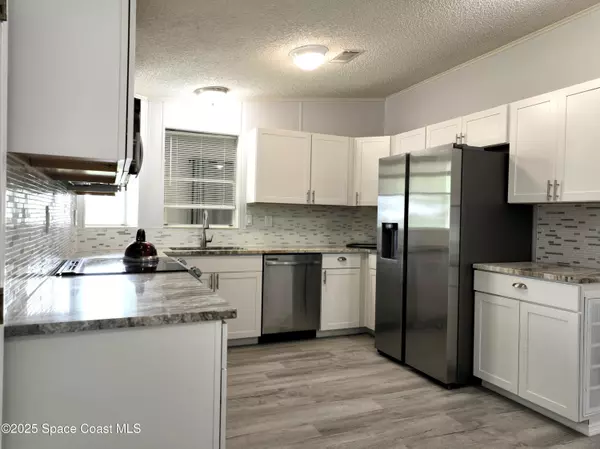 Barefoot Bay, FL 32976,1039 Royal Palm DR