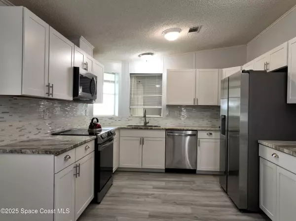 Barefoot Bay, FL 32976,1039 Royal Palm DR