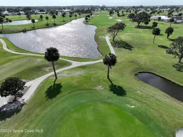 Barefoot Bay, FL 32976,1039 Royal Palm DR