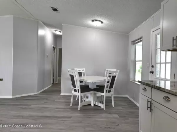 Barefoot Bay, FL 32976,1039 Royal Palm DR