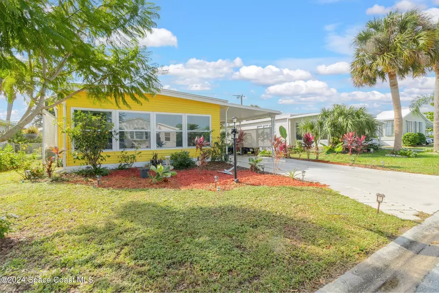 921 Laurel CIR, Barefoot Bay, FL 32976