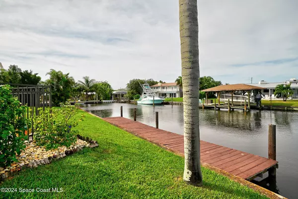 Indian Harbour Beach, FL 32937,7 Yacht Club LN