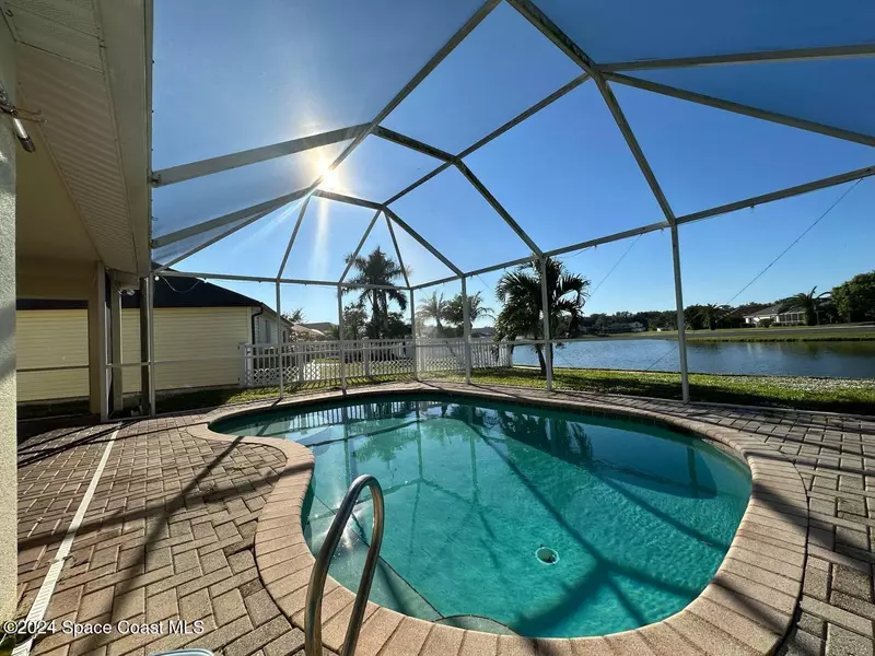 565 Limerick DR, Merritt Island, FL 32953