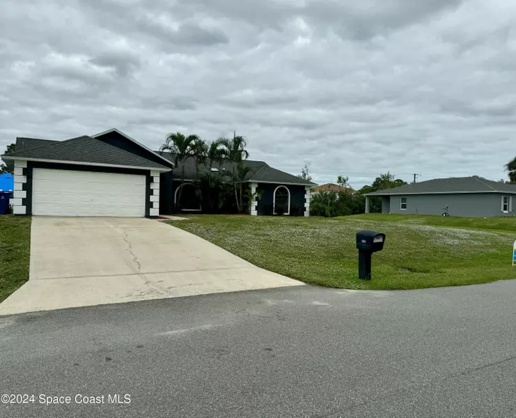 1383 Martinez ST SE, Palm Bay, FL 32909