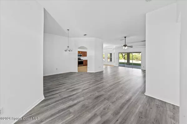 Vero Beach, FL 32968,507 N Valencia CIR SW