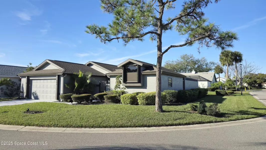 582 Pine Forest CT, Melbourne, FL 32940