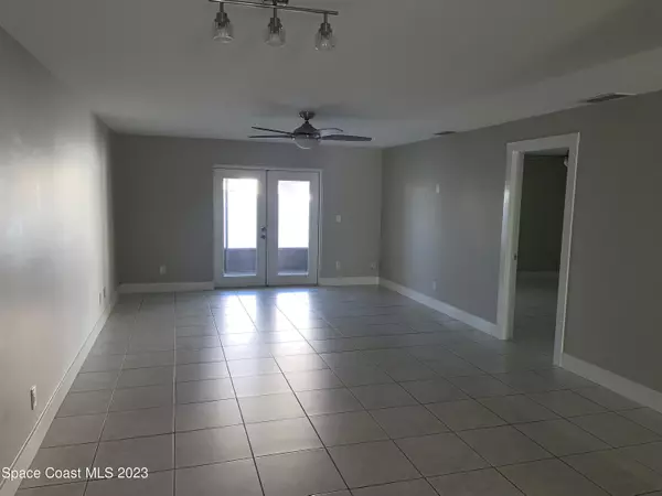 Satellite Beach, FL 32937,208 Atlas LN