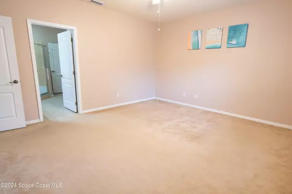 Melbourne, FL 32904,1040 Venetian DR #204