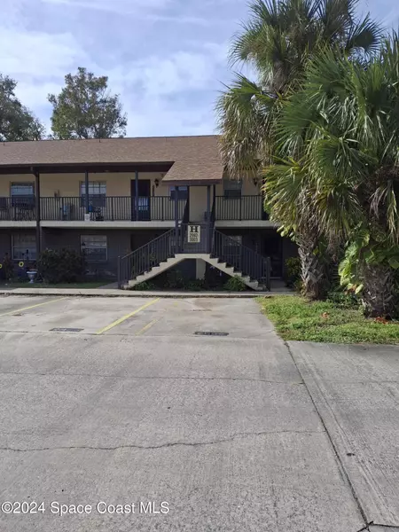 2997 E Sir Hamilton CIR NE #10, Titusville, FL 32780