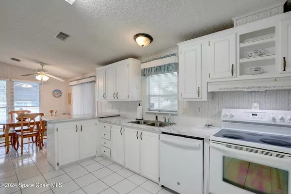 Barefoot Bay, FL 32976,908 Bougainvillea CIR