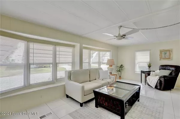 Barefoot Bay, FL 32976,1077 Wren CIR