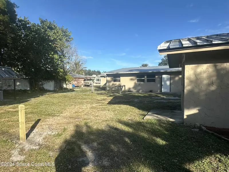 9852 Honeysuckle DR #C, Micco, FL 32976