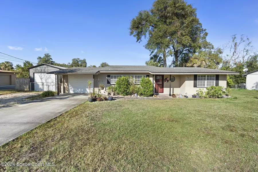 28 Sanford AVE, Debary, FL 32713