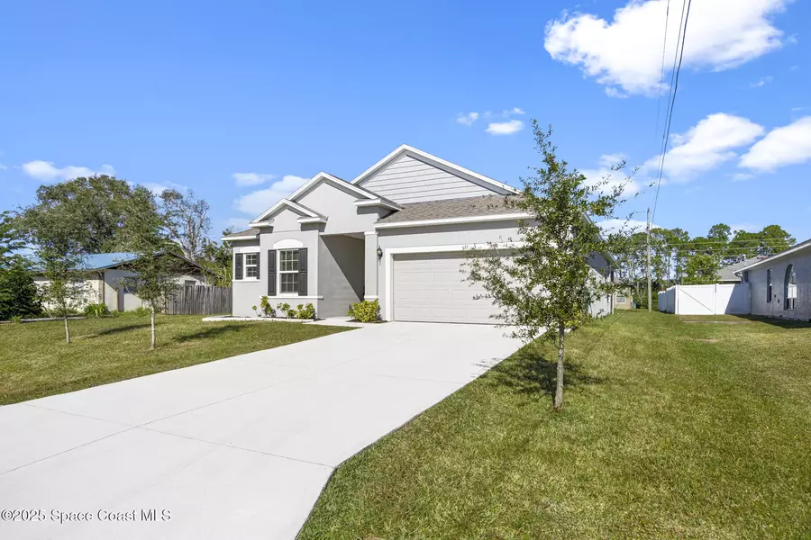 681 Black Horse ST SE, Palm Bay, FL 32909