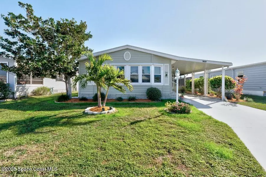 909 Hyacinth CIR, Barefoot Bay, FL 32976