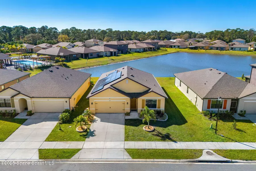 202 Bubbling LN, Palm Bay, FL 32907