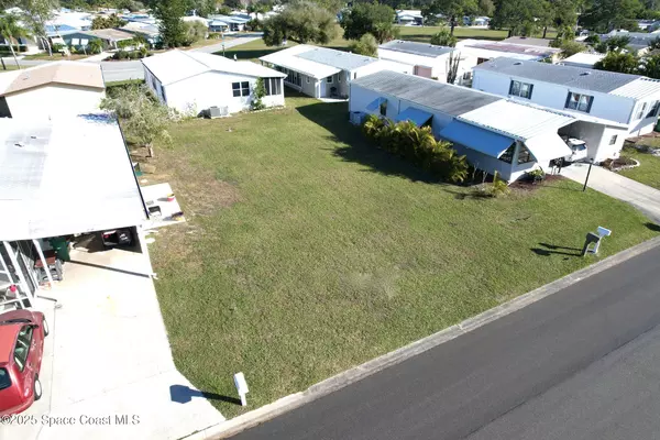 316 Papaya CIR, Barefoot Bay, FL 32976
