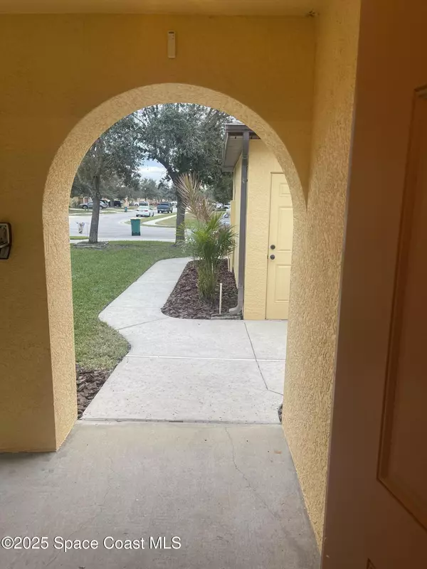 Melbourne, FL 32901,790 Luminary CIR #104