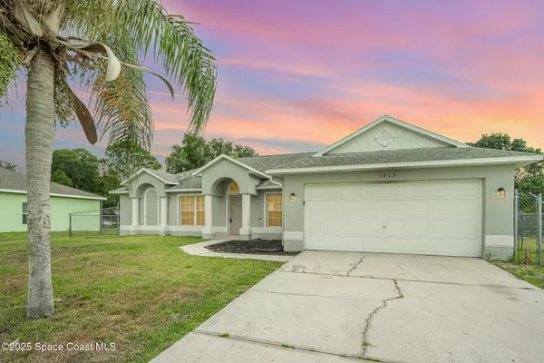 1013 Locust AVE NW, Palm Bay, FL 32907