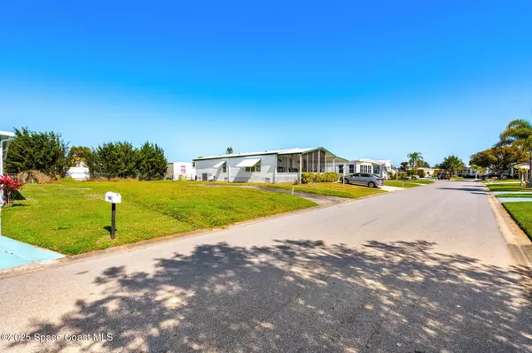 Barefoot Bay, FL 32976,944 Thrush CIR