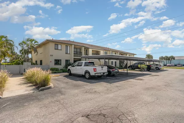 220 S 5th ST #204, Cocoa Beach, FL 32931