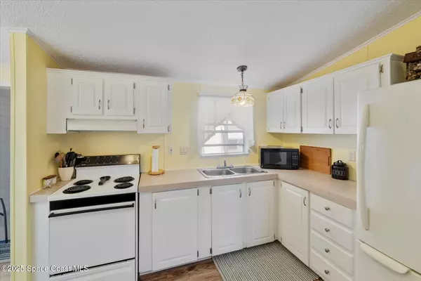 Micco, FL 32976,7634 Longhorn AVE #19