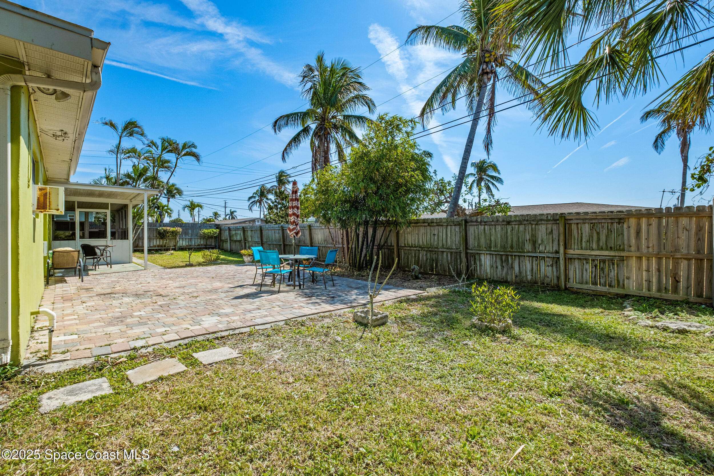 Satellite Beach, FL 32937,206 NE 1st ST