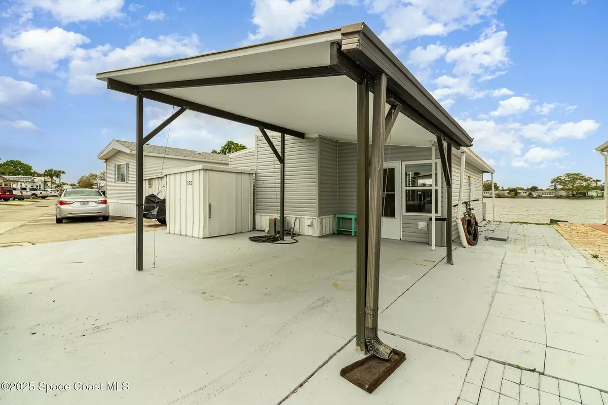 Cocoa, FL 32926,122 Forest Lake DR