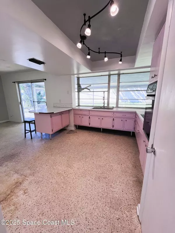 Satellite Beach, FL 32937,305 Jupiter DR